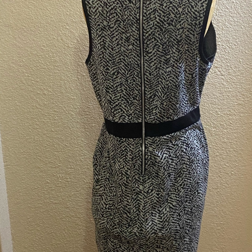 The essential work dress - Picture 3 of 5